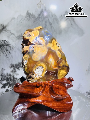 Tác Phẩm Đá Mã Não Đỏ Vàng Cao 27 Ngang 19 (cm) 5,5kg