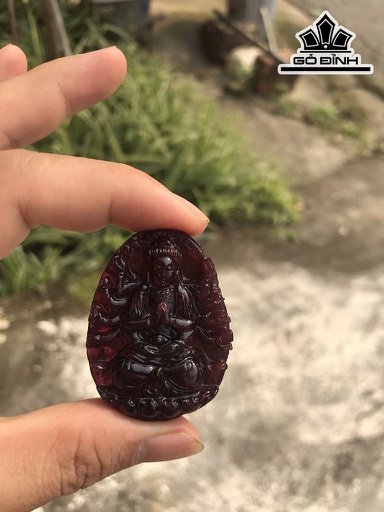 Mặt Dây Chuyền Phật Bà Đá Garnet Hồng Lựu Cao 35 Ngang 47 (mm) 168cts