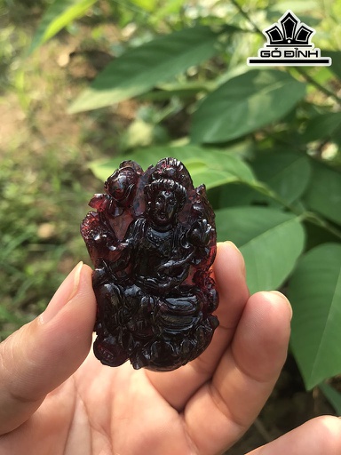 Mặt Dây Chuyền Phật Bà Quan Âm Đá Garnet Hồng Lựu Cao 34 Ngang 54 (mm) 177cts