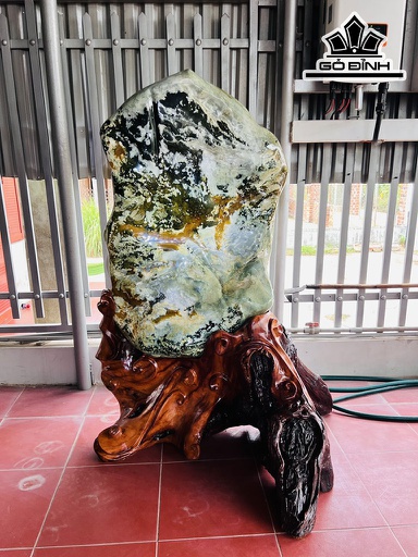 Tác Phẩm Đá Mã Não Đa Sắc Cao 160 Ngang 115 (cm) 400kg