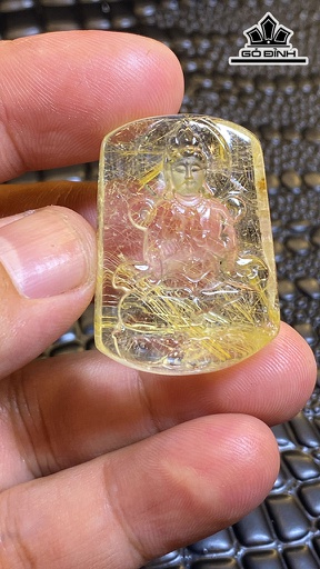 Mặt Dây Chuyền Quan Âm Đá Thạch Anh Tóc Vàng Cao 34 Ngang 24 Sâu 11 (mm) 16,6g