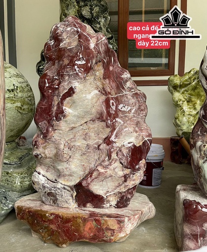 Tác Phẩm Đá Serpentine Cao 126 Ngang 68 Sâu 22 (cm)