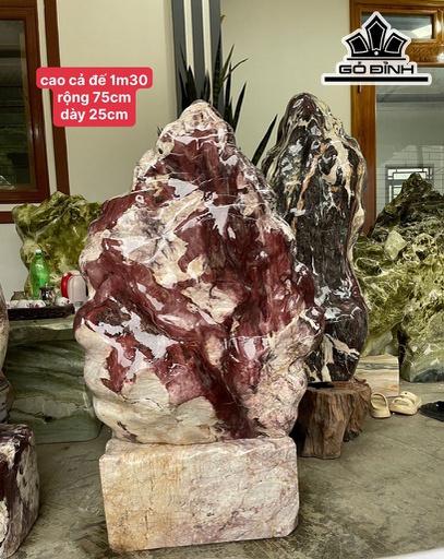 Tác Phẩm Đá Serpentine Cao 130 Ngang 75 Sâu 25 (cm)