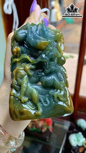 Mặt Dây Chuyền Long Tranh Hổ Đấu Pha Huyết Đá Cẩm Thạch Cao 94,6 Ngang 58,4 Sâu 18,5 (mm) 194g