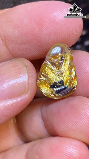 Mặt Dây Di Lặc Hoa Thị Đá Thạch Anh Tóc Vàng Cao 17 Ngang 12,6 Sâu 5,5 (mm) 1,5g