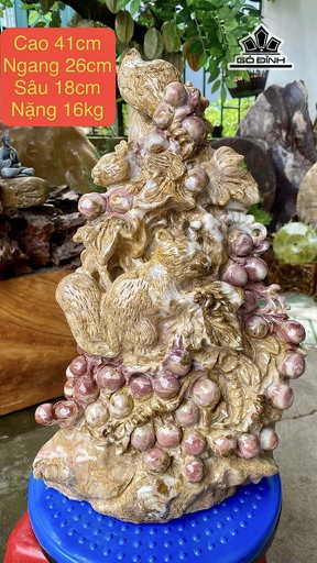 Tác Phẩm Cặp Sóc Bên Giàn Nho Đá Serpertine Vân Đa Sắc Cao 41 Ngang 26 Sâu 18 (cm) 16kg