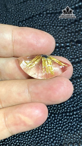 Mặt Dây Chuyền Hoa Thị Đá Thạch Anh Tóc Vàng Cao 31 Ngang 14 Sâu 6,6 (mm) 3,8g