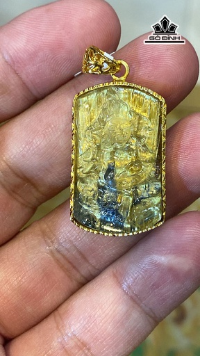 Mặt Dây Chuyền Hoàng Thần Tài Bảo Thiên Hoa Thị Đá Thạch Anh Tóc Vàng Cao 31 Ngang 19 Sâu 9 (mm) 11g