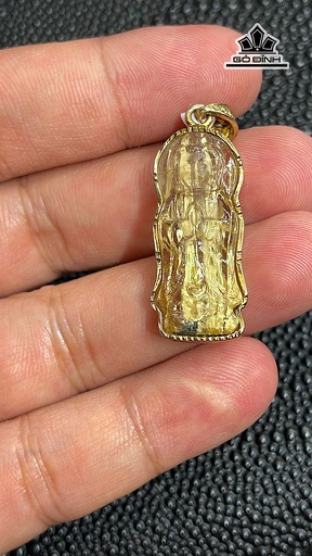 Mặt Dây Chuyền Quan Âm Đá Thạch Anh Tóc Vàng Cao 32 Ngang 14 Sâu 9 (mm) 7,6g