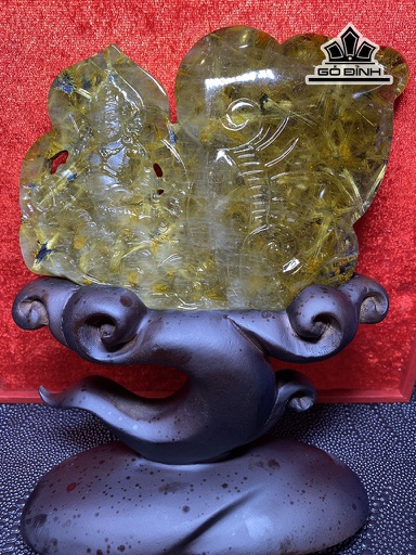 Tác Phẩm Hoàng Thần Tài Bảo Thiên Hoa Thị Đá Thạch Anh Tóc Vàng Cao 14 Ngang 10,4 Sâu 1,9 (mm) 439,79g