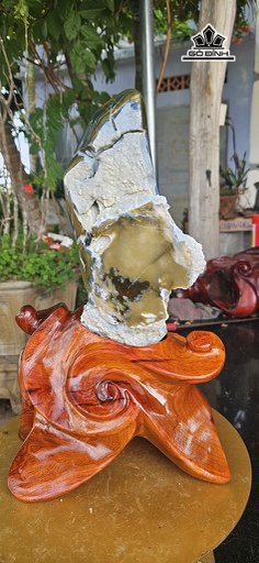 Tác Phẩm Đá Canxedon Xanh Dương Cao 38 Ngang 15 (cm) 4kg