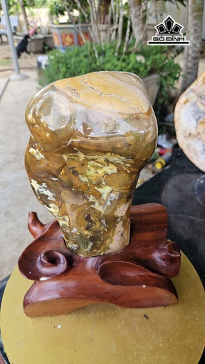 Tác Phẩm Đá Mã Não Vàng Mật Ong Cao 31 Ngang 13 (cm) 4kg
