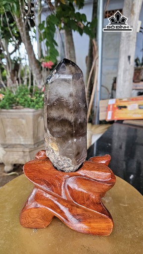 Tác Phẩm Đá Thạch Anh Khói ( Smoky Quartz ) Cao 25 Ngang 8 (cm) 2kg