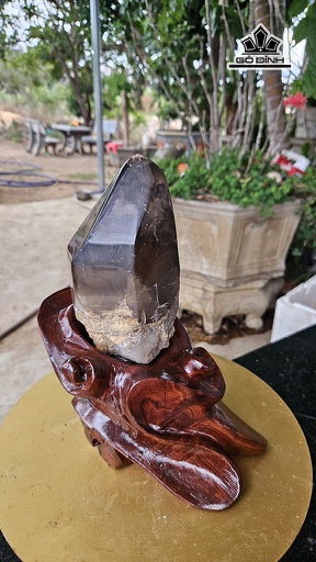 Tác Phẩm Đá Thạch Anh Khói ( Smoky Quartz ) Cao 25 Ngang 19 (cm) 3kg