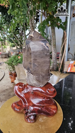 Tác Phẩm Đá Thạch Anh Khói ( Smoky Quartz ) Cao 36 Ngang 12 (cm) 4kg