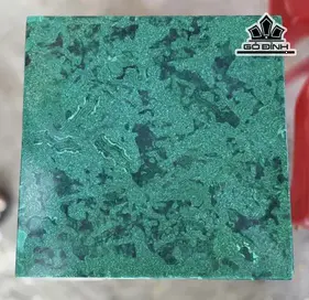 Tác Phẩm Đá Malachite Cao 25 Ngang 25 Sâu 2,5 (cm) 4kg