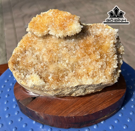 Tác Phẩm Đá Thạch Anh Cao 13 Ngang 15 (cm) 1,7kg