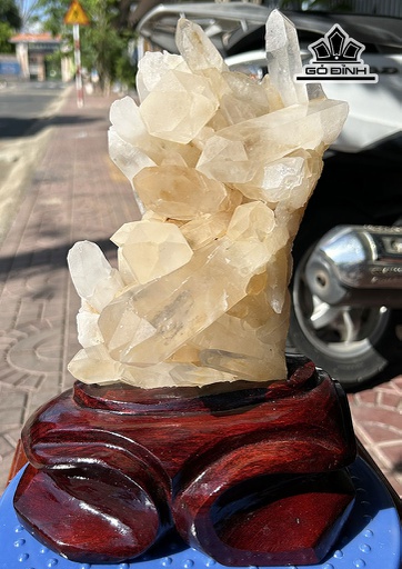 Tác Phẩm Đá Thạch Anh Pha Lê Cao 21 Ngang 38 (cm) 3,35kg