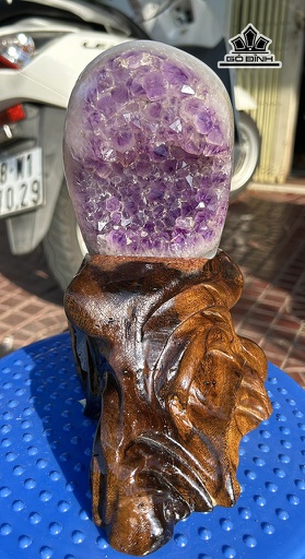 Tác Phẩm Đá Thạch Anh Tím Cao 22 (cm) 2,25kg