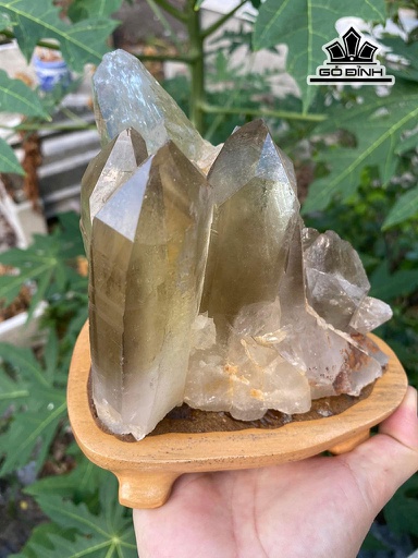 Tác Phẩm Đá Thạch Anh Vàng Khói 1,25kg