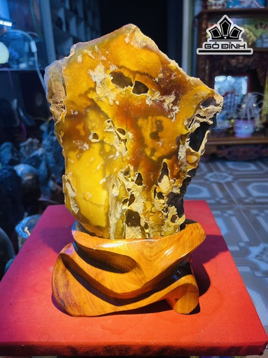 Tác Phẩm Đá Can Thạch Đỏ Cao 28 (cm) 1,3kg