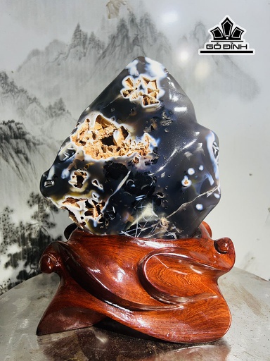 Tác Phẩm Đá Mã Não Tím Cao 28 Ngang 20 (cm) 4,5kg