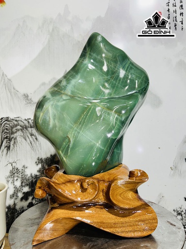 Tác Phẩm Đá Thạch Anh Xanh Cao 41 Ngang 25 (cm)