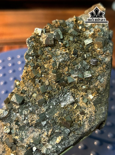 Vàng Găm Tinh Thể Đá Pyrite Cao 9 Ngang 14 (cm) 490g