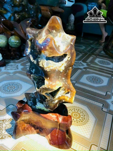 Tác Phẩm Đá Can Thạch Đỏ Cao 42 (cm) 3,3kg