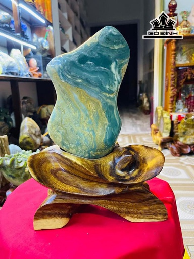 Tác Phẩm Đá Canxedon Cao 18 (cm) 1,8kg