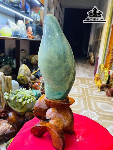 Tác Phẩm Đá Canxedon Cao 34 (cm) 1,9kg