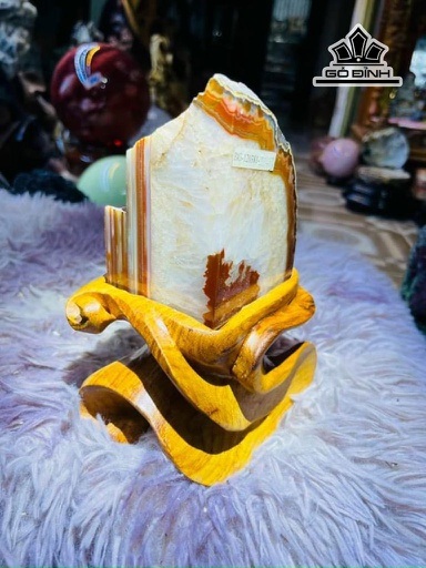 Tác Phẩm Đá Mã Não Cao 17 (cm) 1,4kg