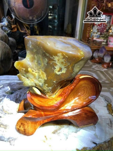 Tác Phẩm Đá Mã Não Cao 19 (cm) 1,2kg