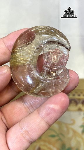 Mặt Dây Chuyền Quan Âm Tọa Nguyệt Đá Thạch Anh Tóc Vàng Cao 50,9 Ngang 46 Sâu 12,3 (mm) 36,8g