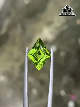 Viên Đá Peridot Xanh Cao 19,8 Ngang 10,8 Sâu 7 (mm) 5,55cts