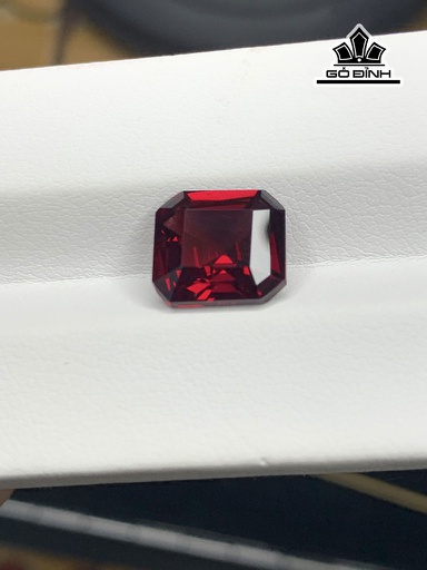 Viên Đá Garnet Cao 10,4 Ngang 9,3 Sâu 5,8 (mm) 5,50cts