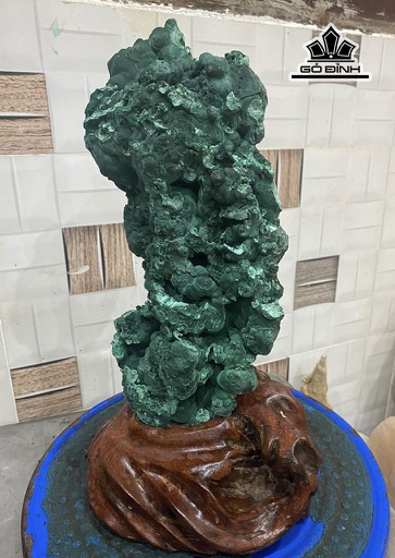 Tác Phẩm Đá Malachite Cao 33 (cm) 3,8kg