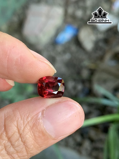 Viên Đá Garnet Cao 9,2 Ngang 7 Sâu 4,9 (mm) 3,05cts