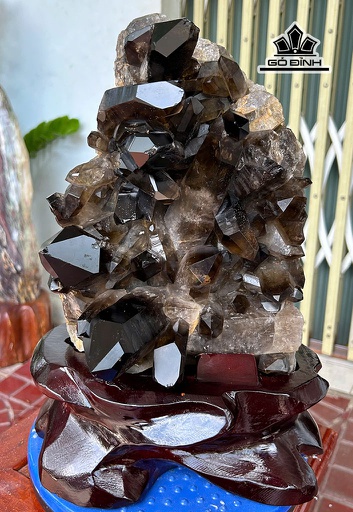 Tác Phẩm Đá Thạch Anh Khói ( Smoky Quartz ) Cao 34 Ngang 24 (cm) 7,958kg