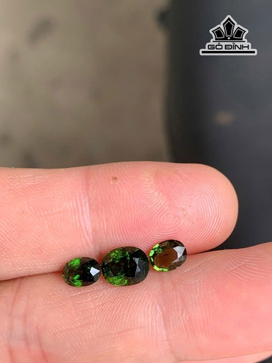 Bộ Đá Tourmaline Xanh Lục Yên Cao 6 - 8 Ngang 4,5 - 6 (mm) 2,85cts