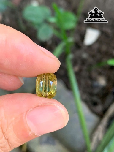 Viên Đá Tourmaline Cao 9 Ngang 7,2 Sâu 5,2 (mm) 2,55cts