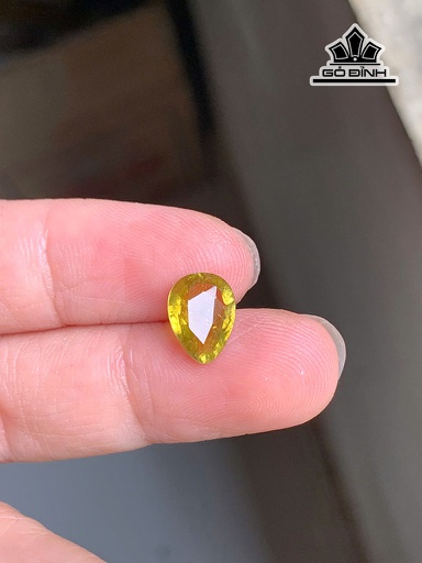 Viên Đá Tourmaline Vàng Lục Yên 2,060cts