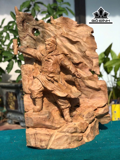 Tượng Trần Quốc Tuấn Gỗ Xá Xị Cao 65 Ngang 43 Sâu 19 (cm)