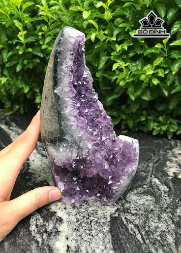 Tác Phẩm Vầng Trăng Tinh Thể Đá Thạch Anh Tím Cao 17,5 Ngang 11 Sâu 7 (cm) 1,23kg