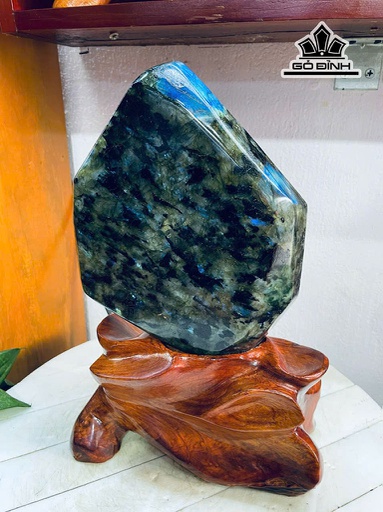 Tác Phẩm Đá Xà Cừ (Labradorite) Cao 32 Ngang 18 (cm) 3,8kg