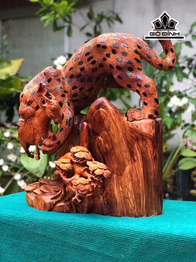 Tượng Báo Săn Mồi Gỗ Hương Cao 55 Ngang 43 Sâu 31 (cm)