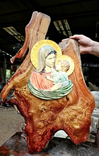 Tranh Chúa Gỗ Hương Việt Cao 80 Rộng 55 (cm)