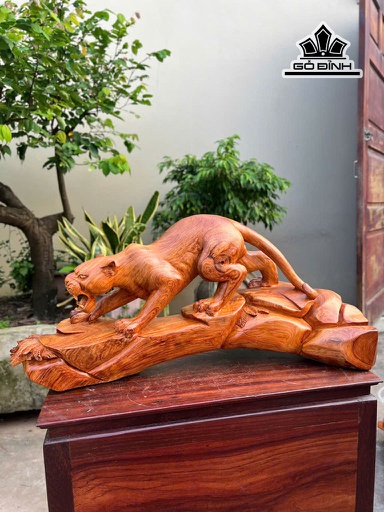 Tượng Báo Săn Mồi Gỗ Hương Cao 32 Ngang 72 Sâu 33 (cm)
