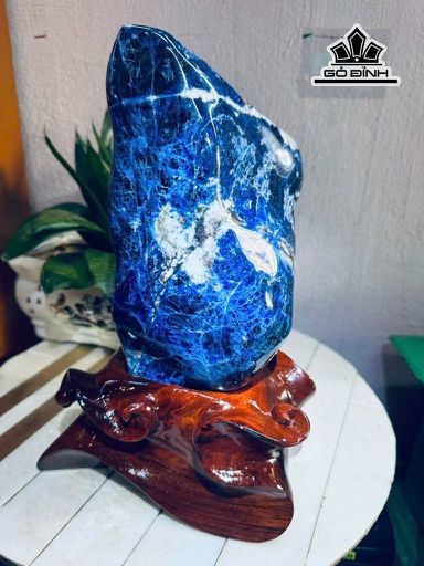 Tác Phẩm Đá Sodalite Cao 30 Ngang 16 (cm) 5,8kg