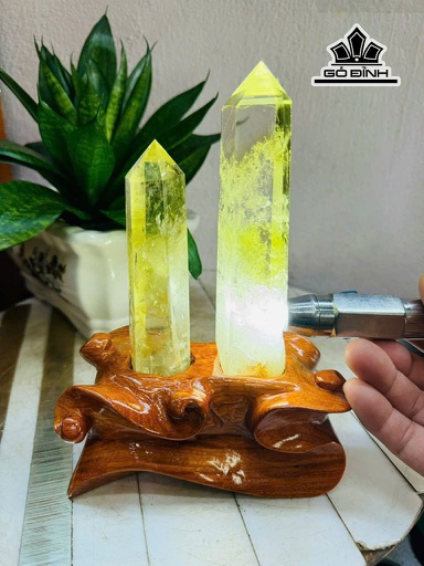 Tác Phẩm Đá Thạch Anh Vàng Cao 22 (cm) 1kg